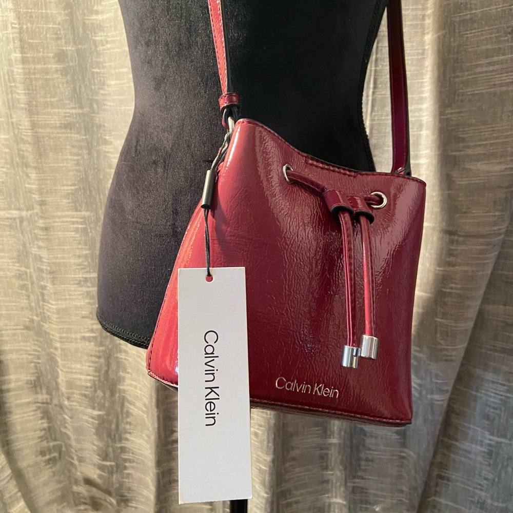 💕Calvin Klein Mini Draw String Bag ~ NWT Vegan leather. Color amazing. - Picture 3 of 14